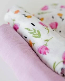 Little Unicorn Organic Cotton Muslin Swaddle 2 Pack Berry & Bloom -Selected Baby Products Stores dsc 1670 grande