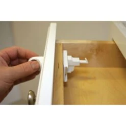 Qdos Adhesive Magnet Lock - White (4 Pack) -Selected Baby Products Stores qdos adhesive magnet lock white 4 pack 4